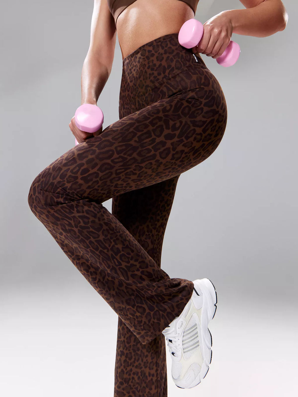 Спортивные брюки клеш LEO