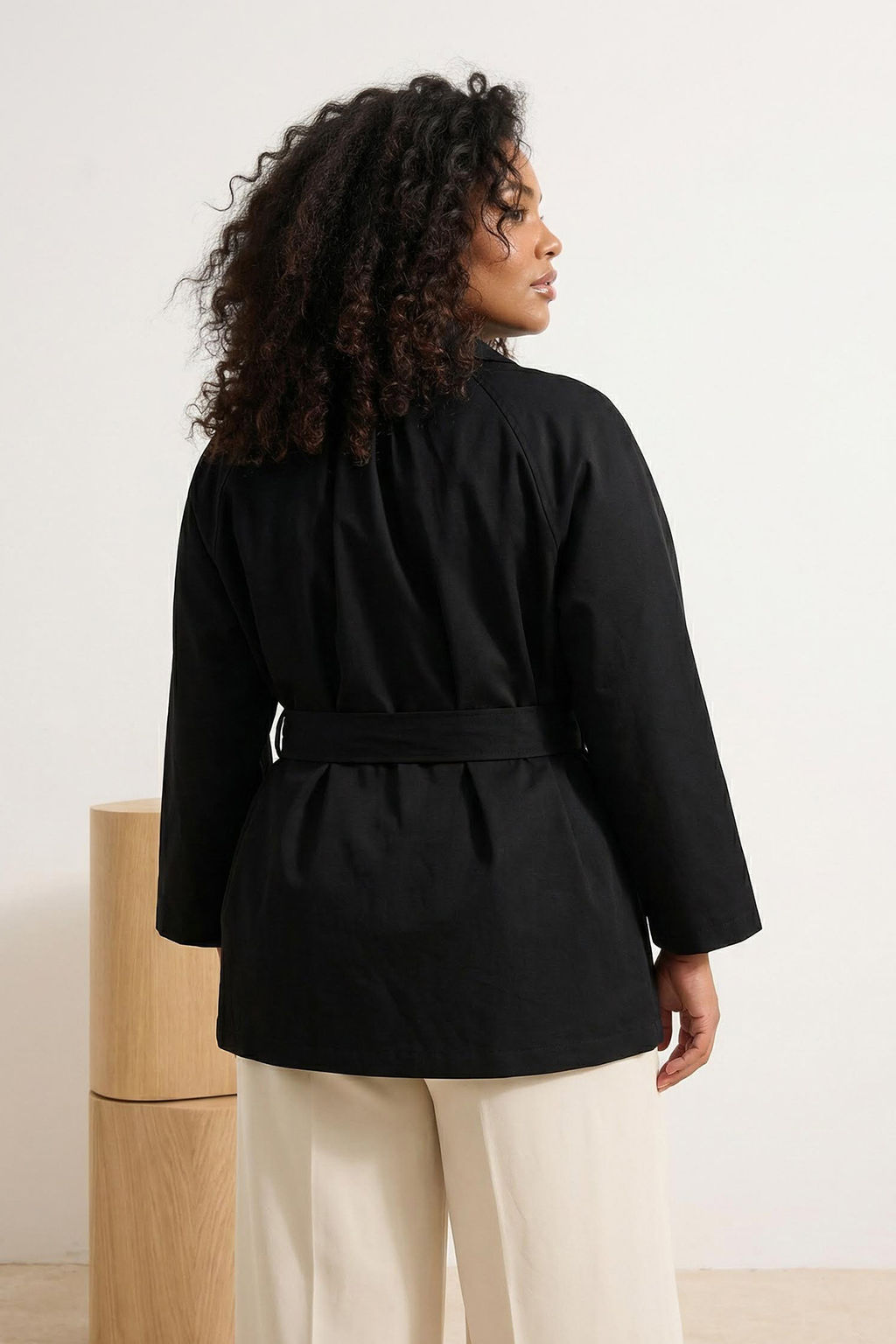 Siyah Oversize Buyuk Beden Kusakl? K?sa Trenckot TWOSS26BM00001 - Trendyolmilla фото 8