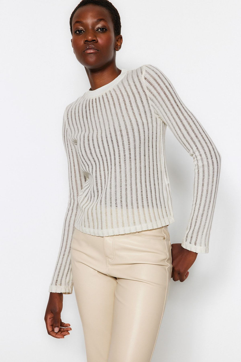 Trendyolmilla Bordo Transparan Triko Gorunumlu Kumas Regular Boy Bisiklet Yaka Orme Bluz TWOAW24BZ00094 фото 6