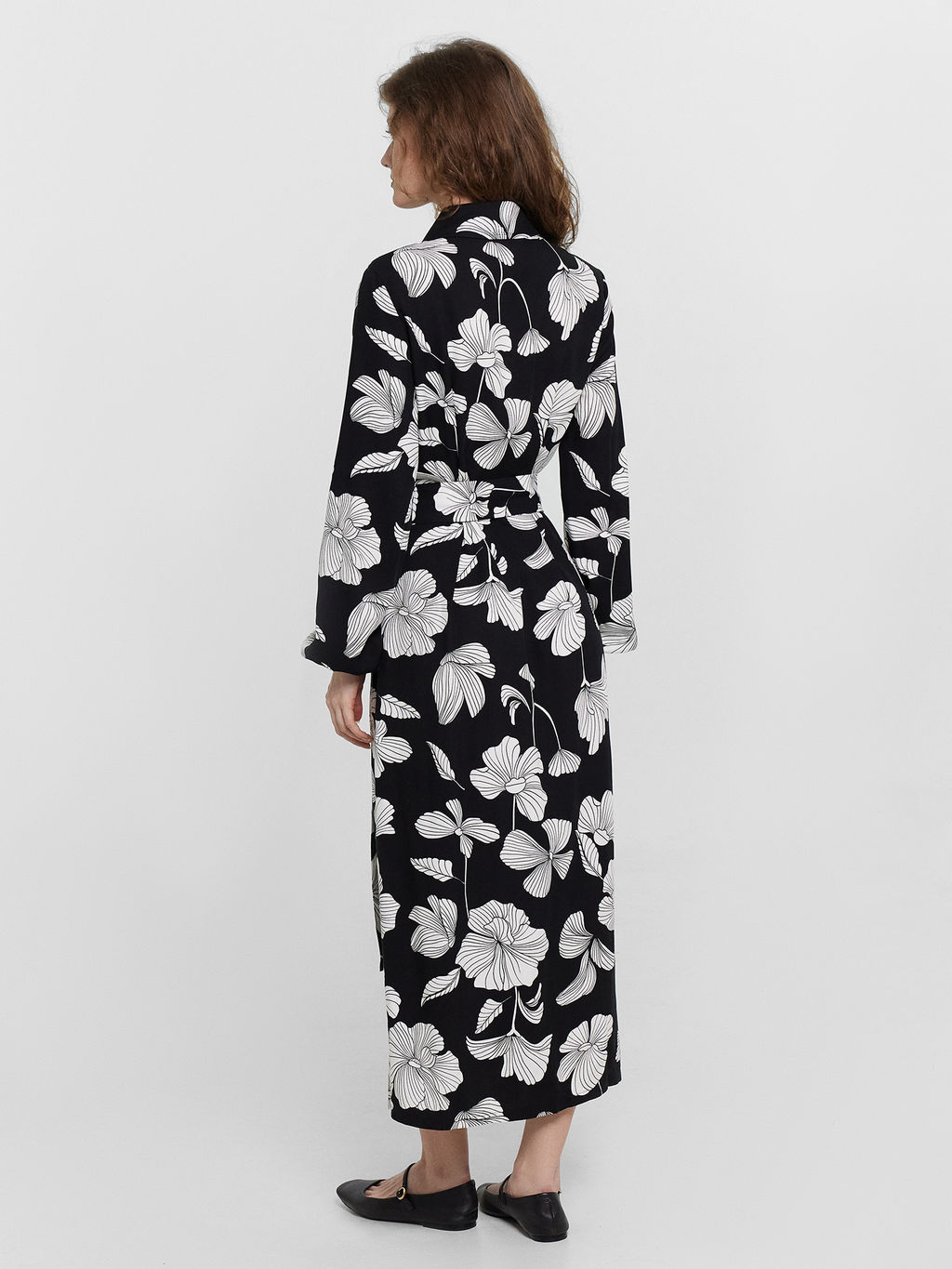 Платье рубашка женское черное с цветочным принтом цветы на черном 152555