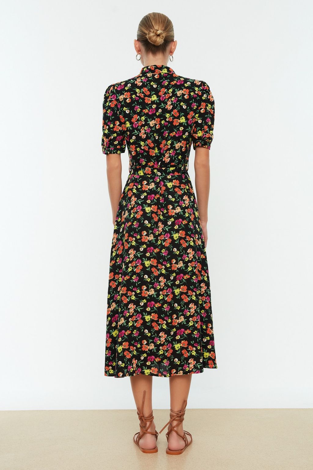 Siyah Cicek Desenli Kusakl? Midi Dokuma Viskon Gomlek Elbise TWOSS20EL1559