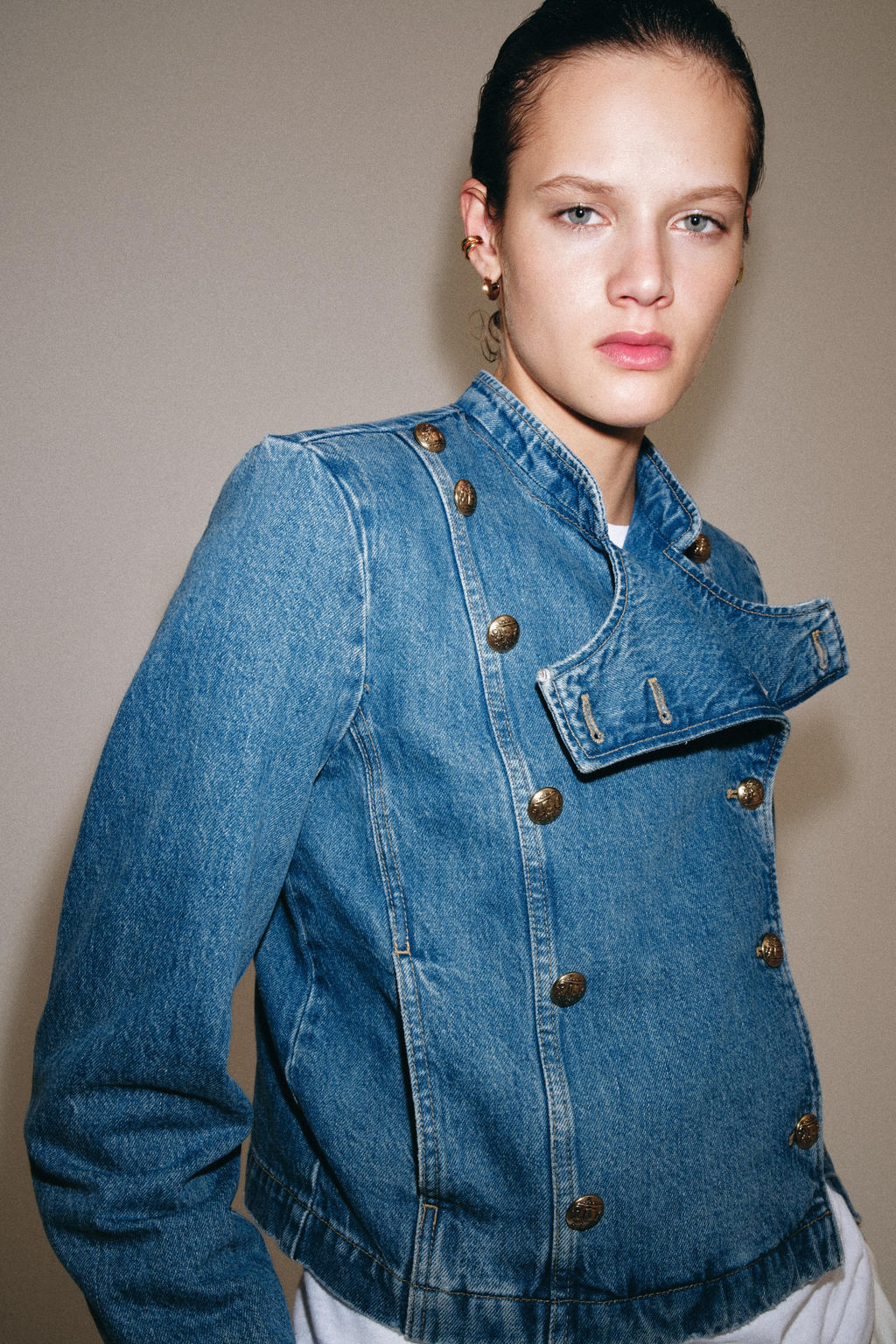 CHAQUETA DENIM HOMBRERAS ZW COLLECTION / Azul lavado - Zara фото 5