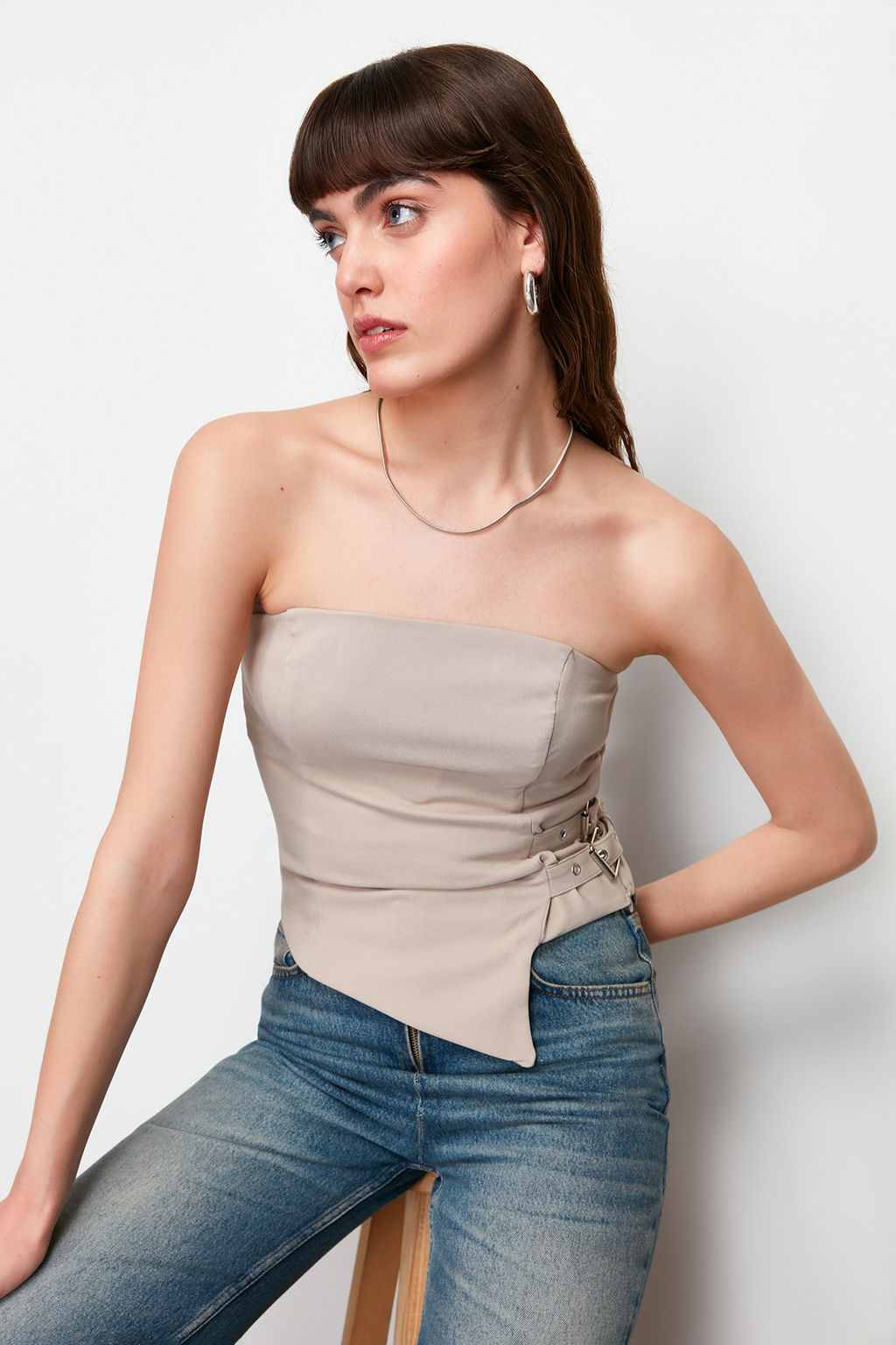 Trendyolmilla Siyah Straplez Fitted Kemer Toka Detayl? Dokuma Bluz TWOSS24BZ00349 фото 3