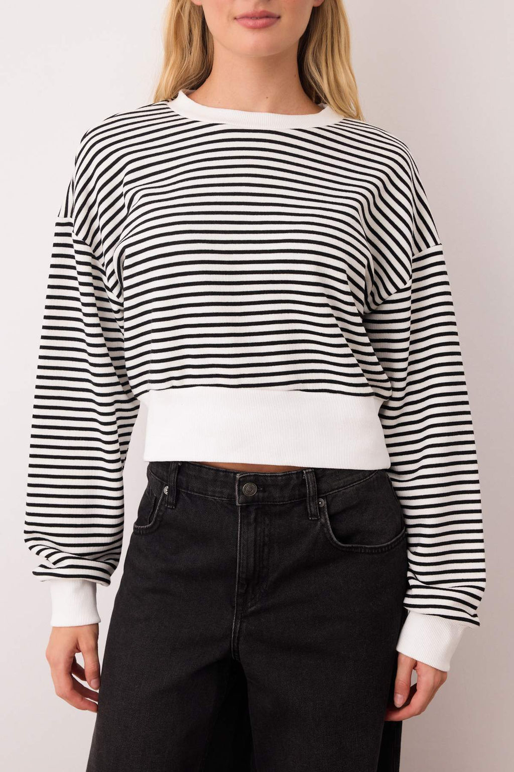 Siyah Cizgili Regular/Normal Kal?p Orme Sweatshirt TWOAW26SW00103 - Trendyolmilla фото 3