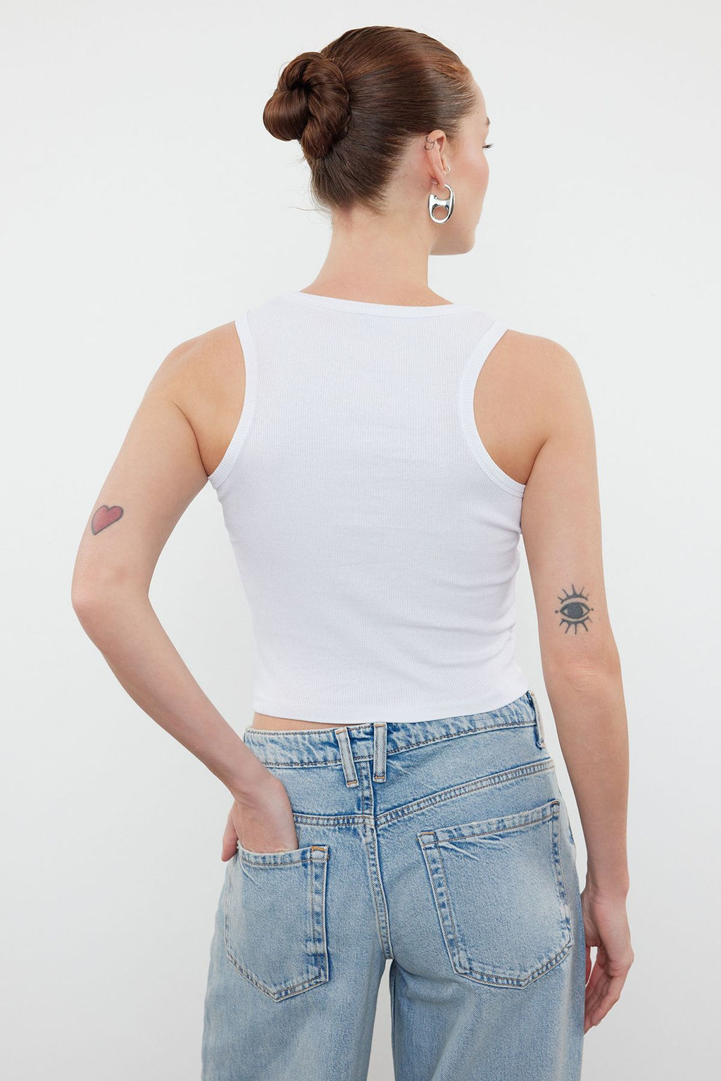 Pembe-Beyaz 2li Paket Vucuda Oturan Crop Halter Yaka Fitilli Esnek Orme Atlet TWOSS21AL0058