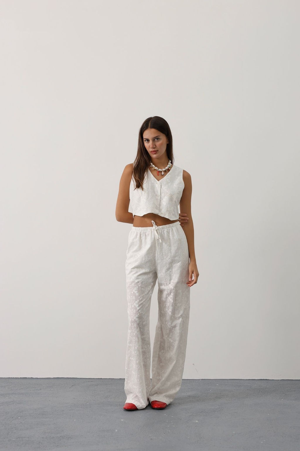 TRENDYOLMILLA Beyaz Beli Lastikli Straight Pantolon TWOSS25PL00044 фото 2