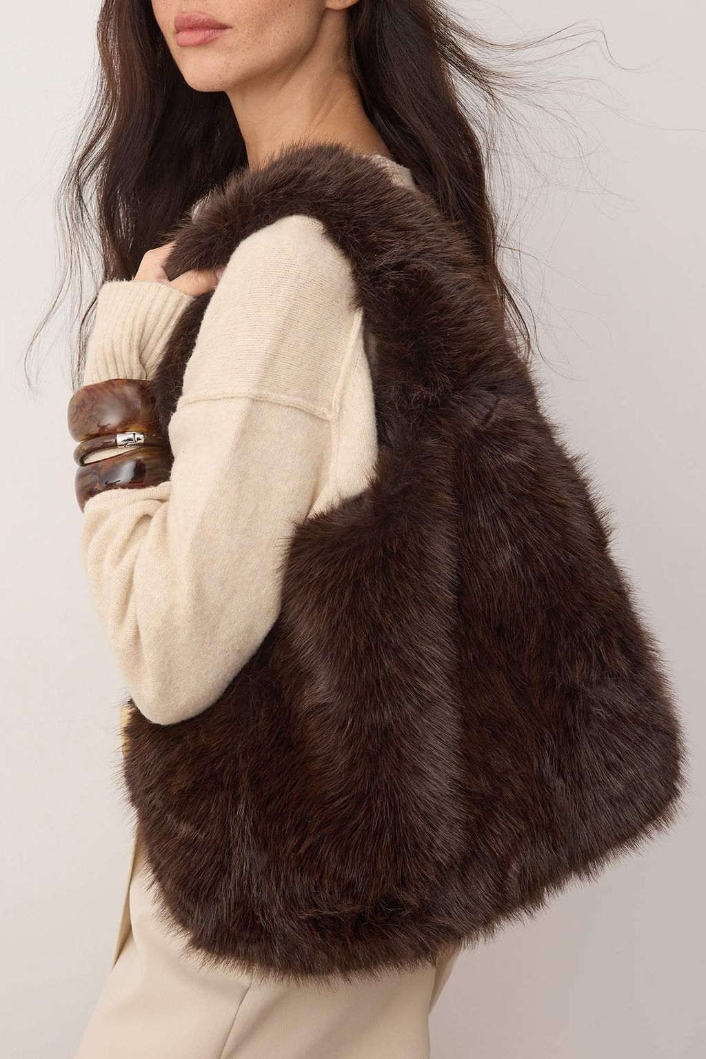 Koyu Kahverengi Metal Halka Detayl? Suni Kurk Kad?n Omuz ve El cantas? TAKAW26OC00085