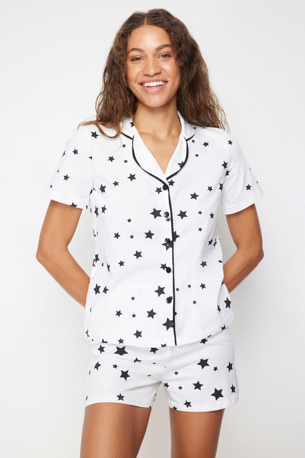 Trendyolmilla Beyaz %100 Pamuklu Y?ld?z Desenli Biyeli Sortlu Orme Pijama Tak?m? THMSS24PT00069  фото 2
