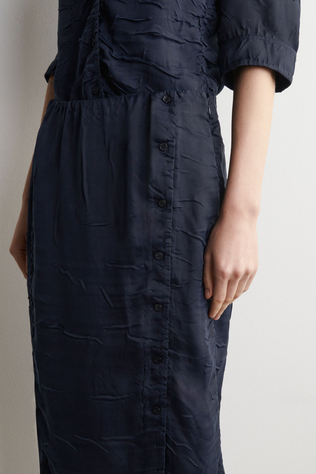 FALDA MIDI FRUNCIDA CON EFECTO ARRUGADO - H&m фото 5