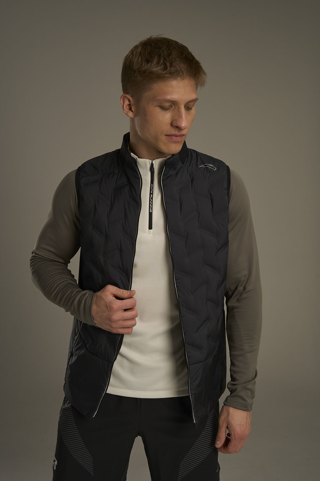 Жилет утепленный комбинированный Черный ANTA RUNNING Fleece Vest