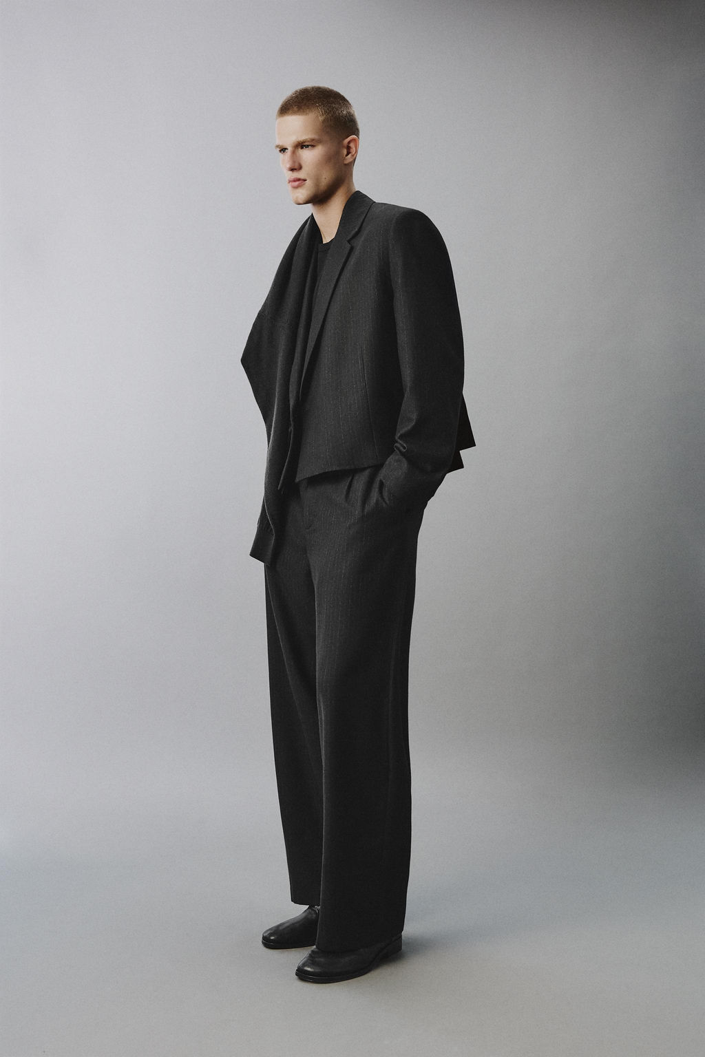 PINSTRIPED SUIT TROUSERS WITH PLEATS - Zara фото 13