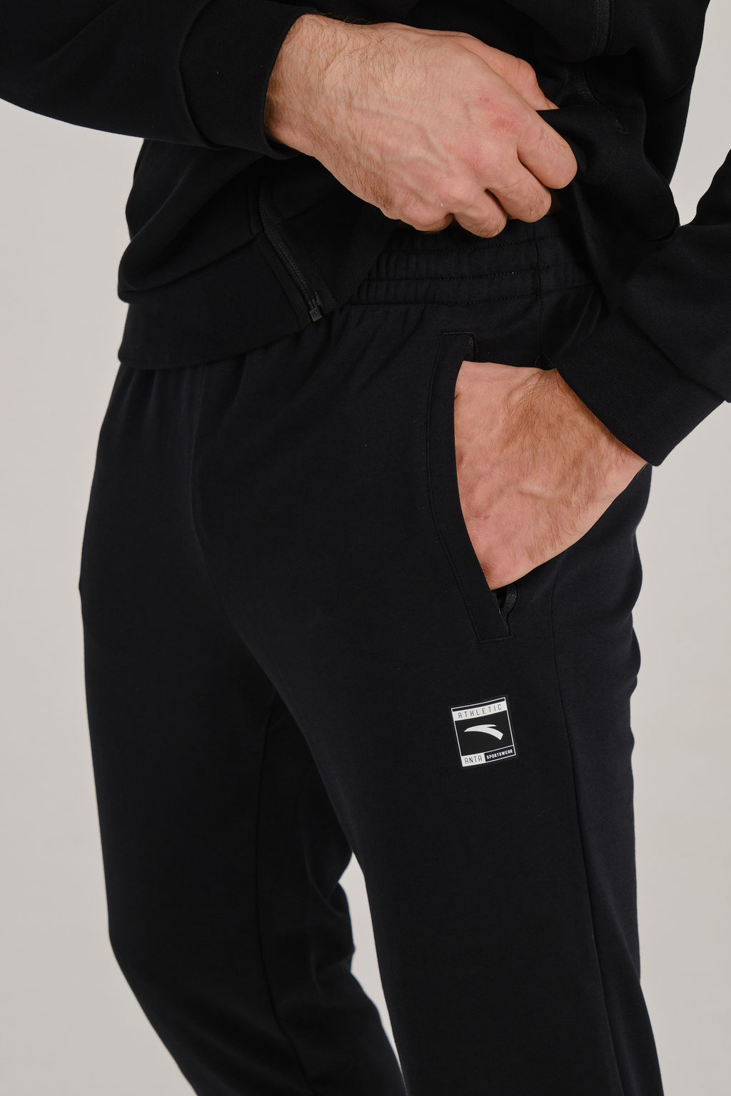 Брюки трикотажные Черный TRN ESSENTIAL Knit Track Pants - Anta фото 4