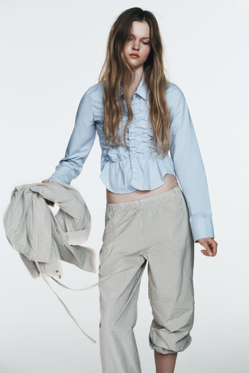 CHECK NYLON SAROUEL TROUSERS - Zara фото 11
