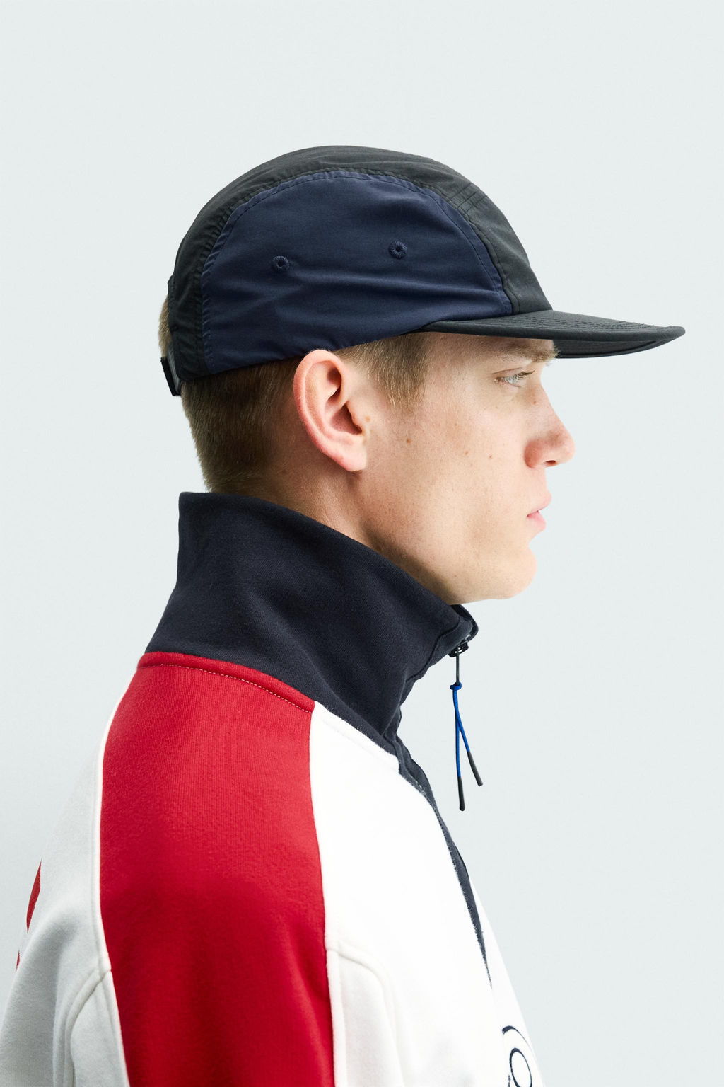 GORRA T?CNICA VISOR PLANO / Negro