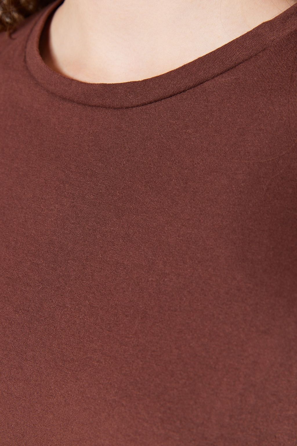 Kahverengi %100 Pamuk Bisiklet Yaka Oversize/Genis Kal?p Orme T-Shirt TWOSS20TS0134