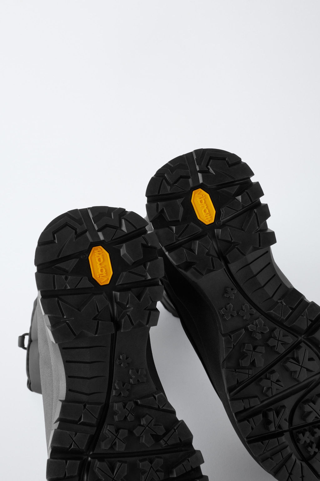 PADDED WATER-REPELLENT VIBRAM® SKI COLLECTION BOOTS