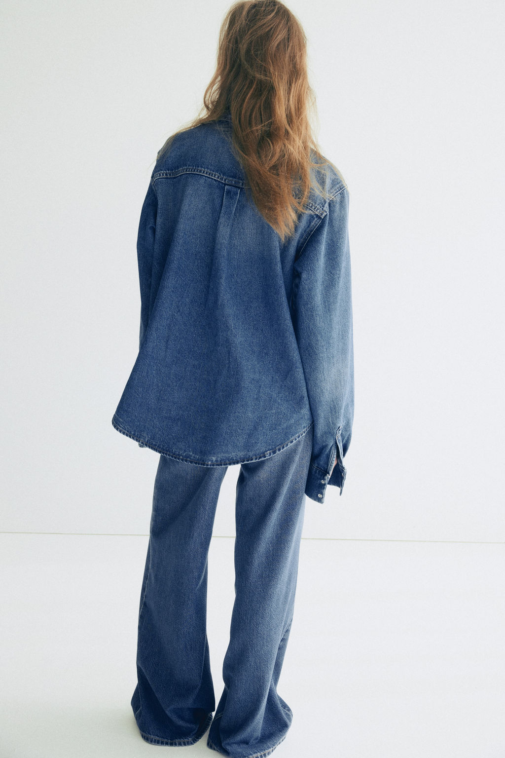 Camisa denim con cuello lazo - H&m фото 6