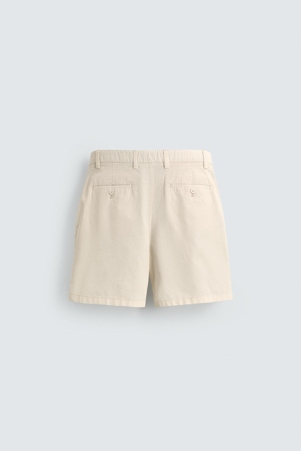 BERMUDA REGULAR FIT PLIEGUES / Blanco roto