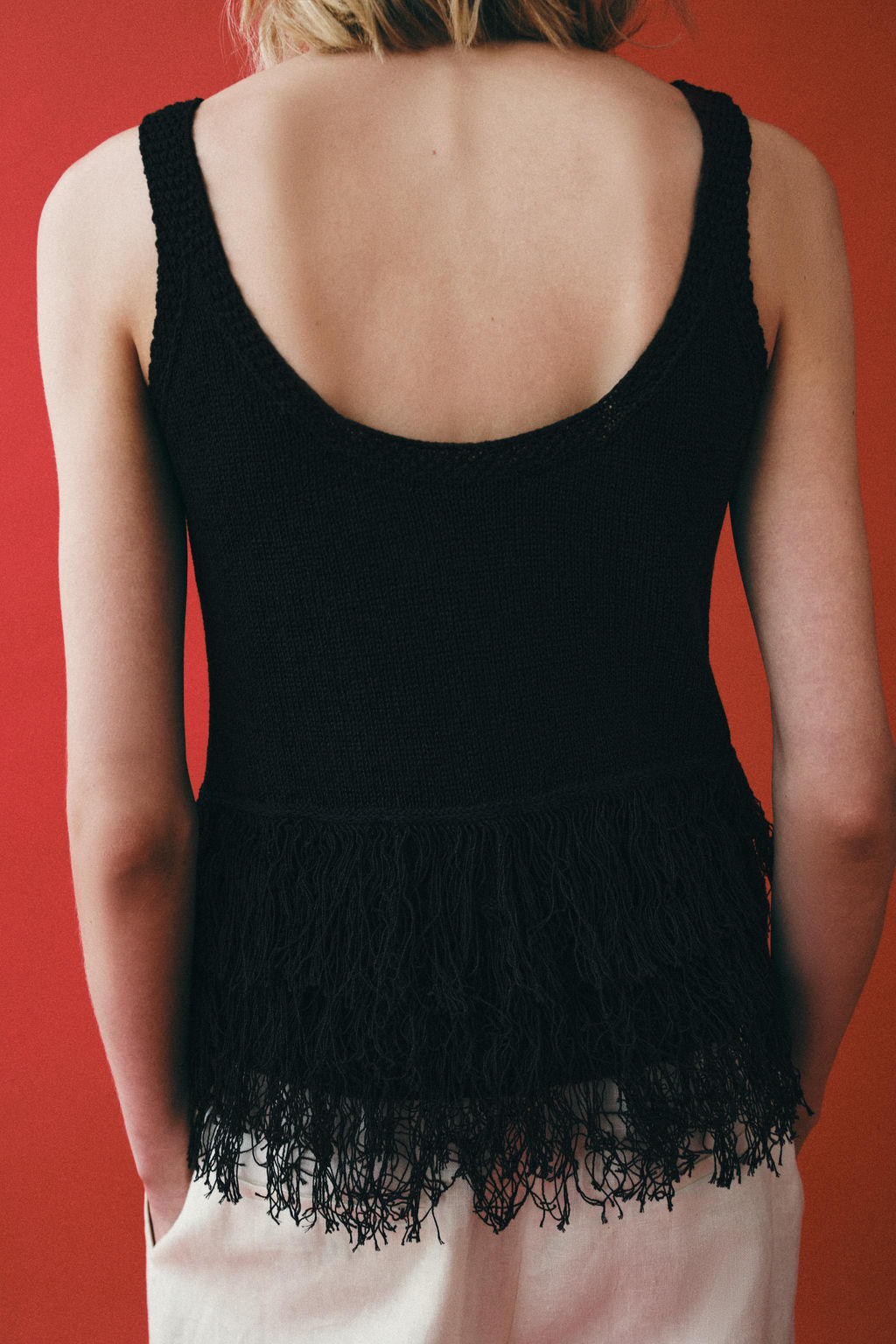 TOP PUNTO FLECOS / Negro