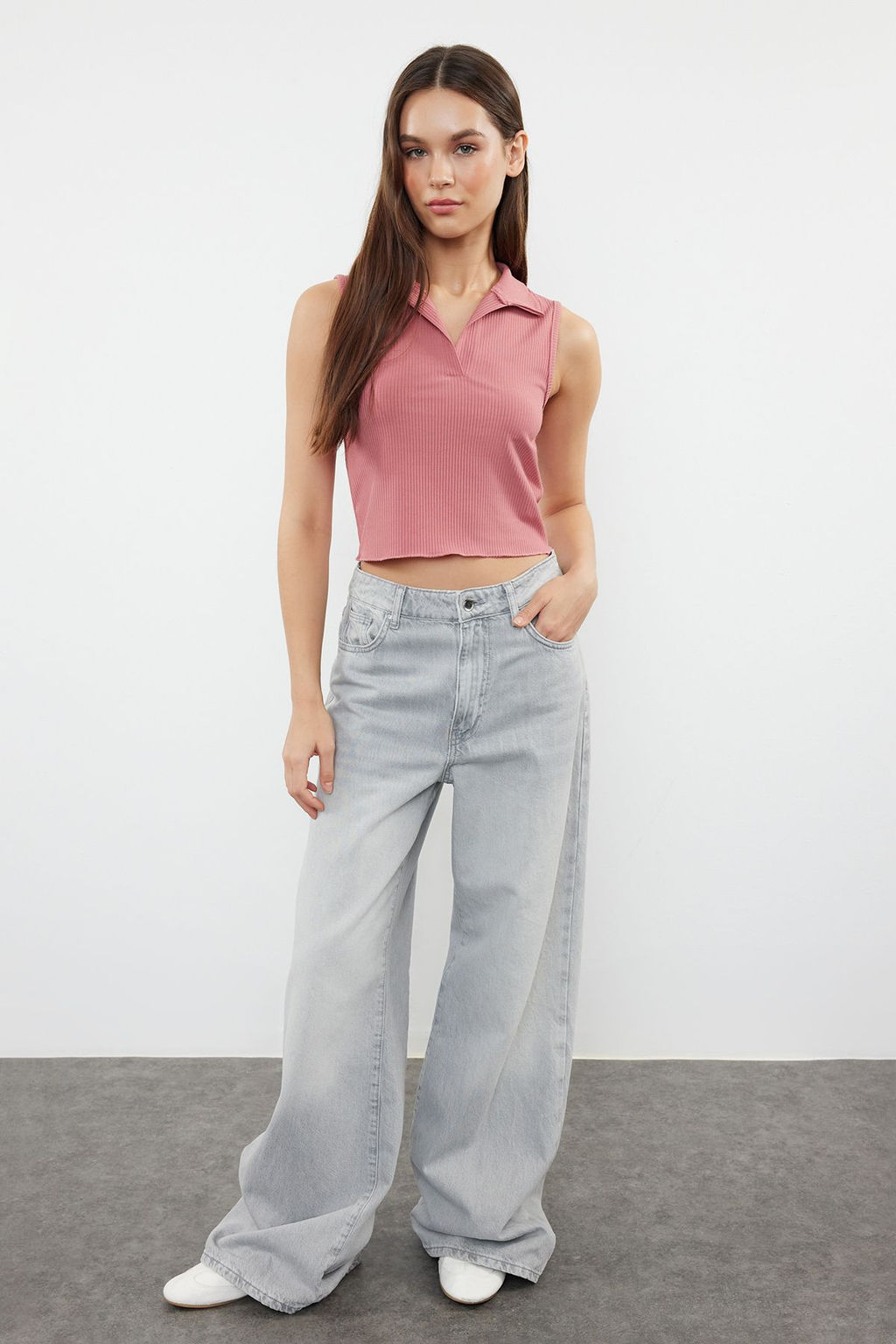 Trendyolmilla Siyah Fitted/Vucuda Oturan Polo Yaka Crop Esnek Orme Bluz TWOSS22BZ0335  фото 21