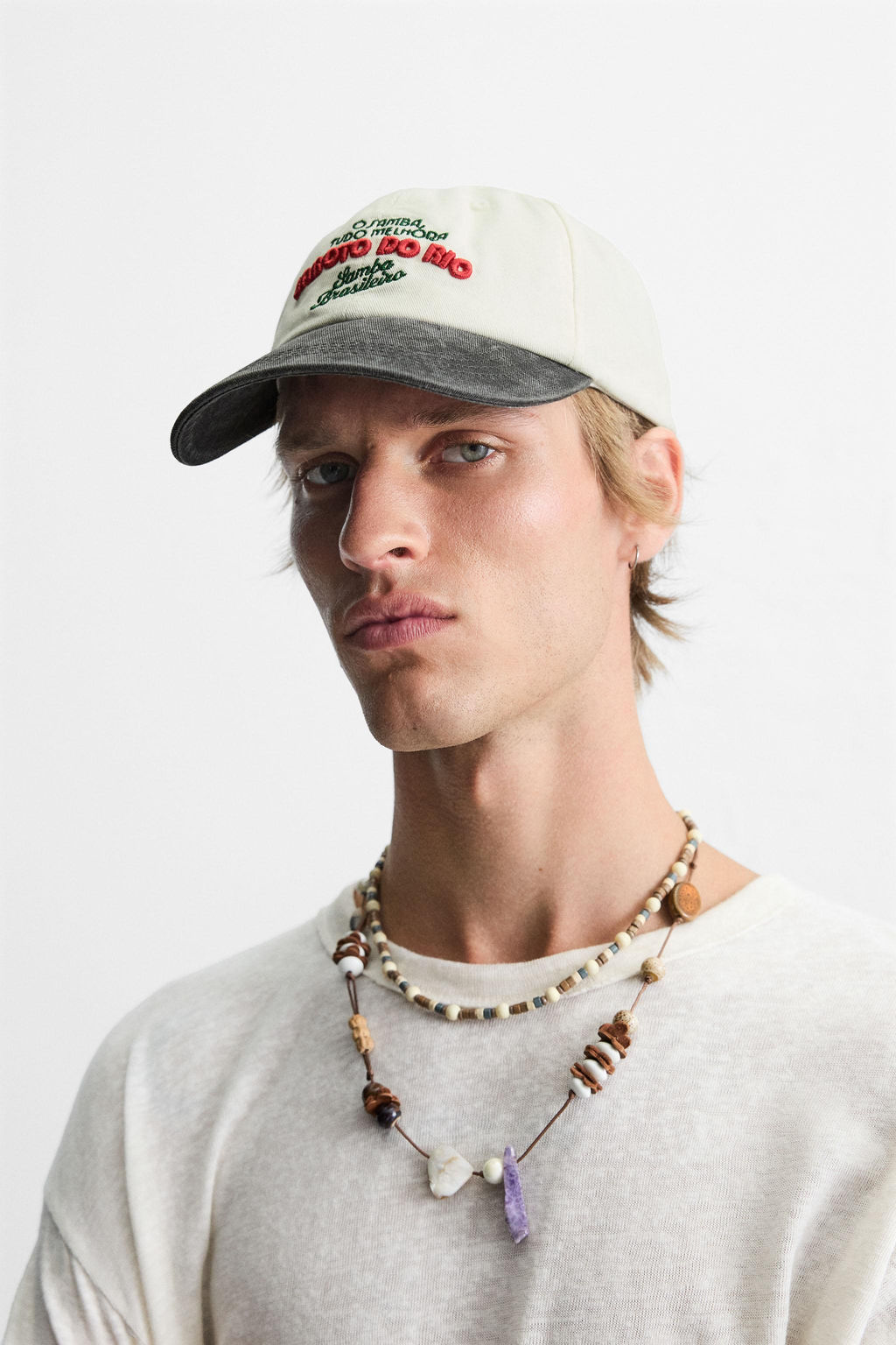 CONTRAST EMBROIDERY CAP
