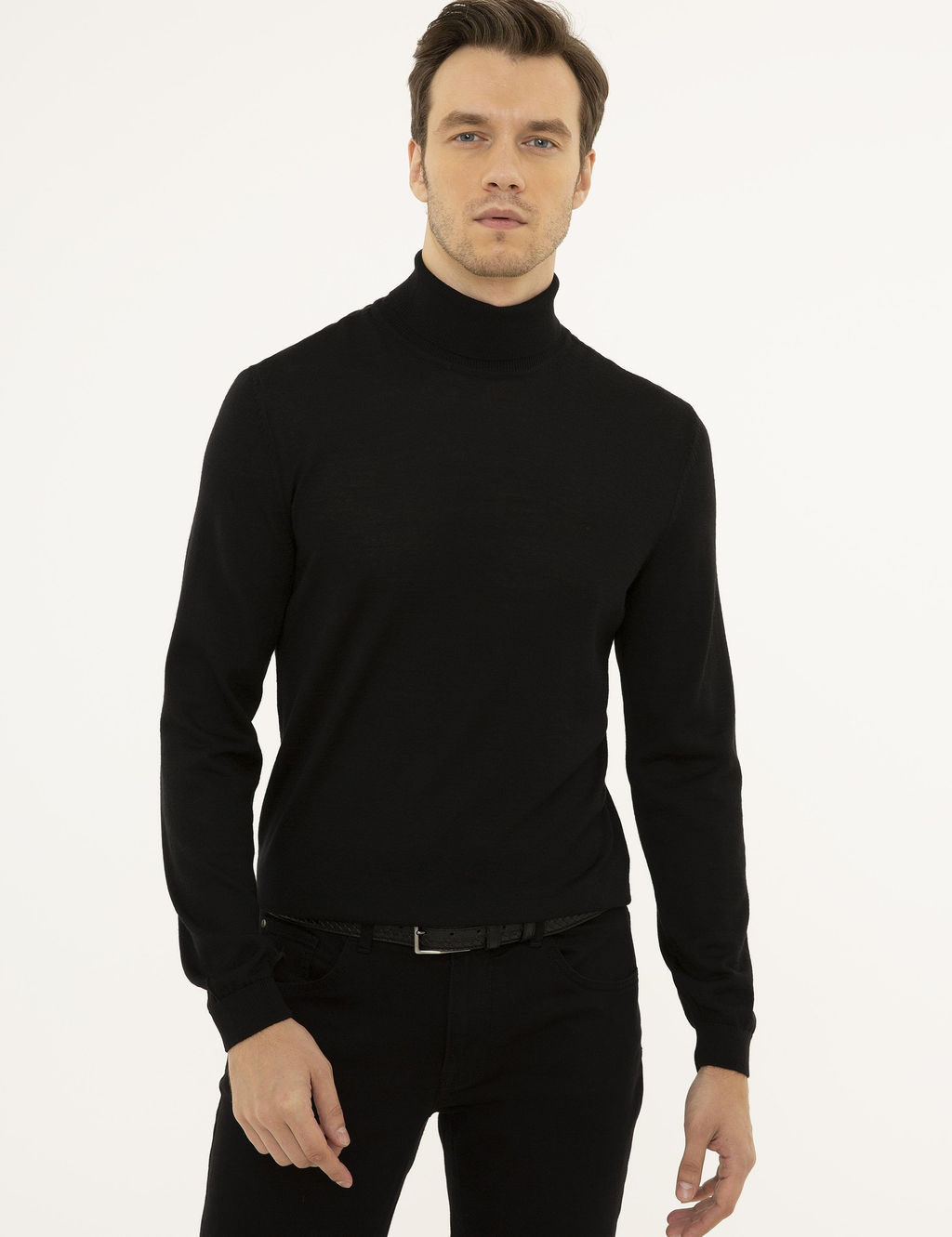 Черный базовый вязаный свитер с водолазкой узкого кроя
