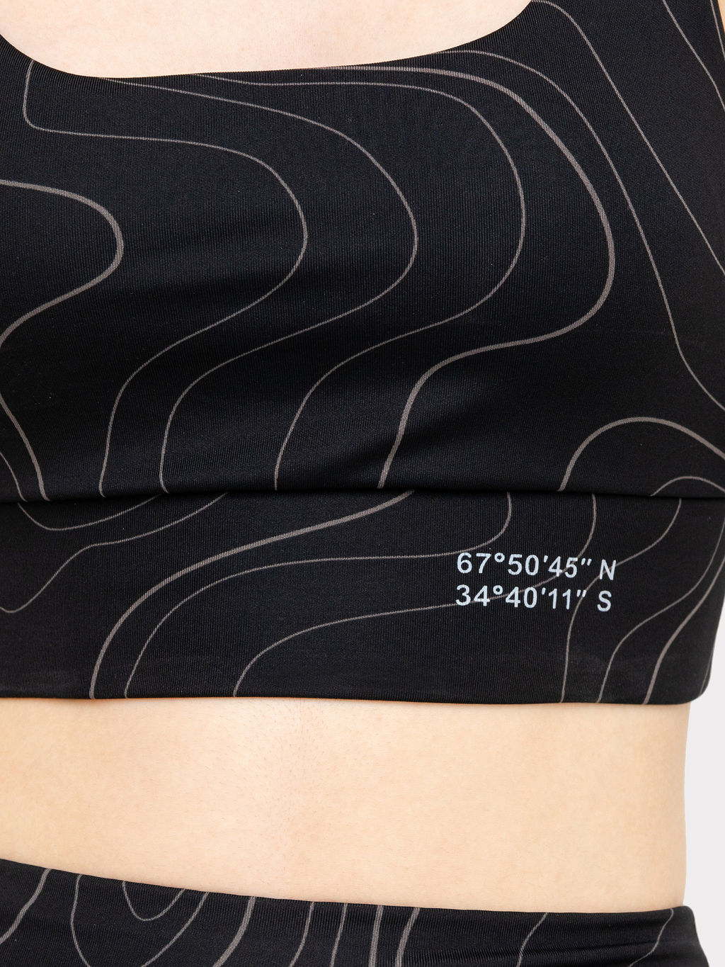 Топ женский спортивный в черном цвете с оригинальным принтом