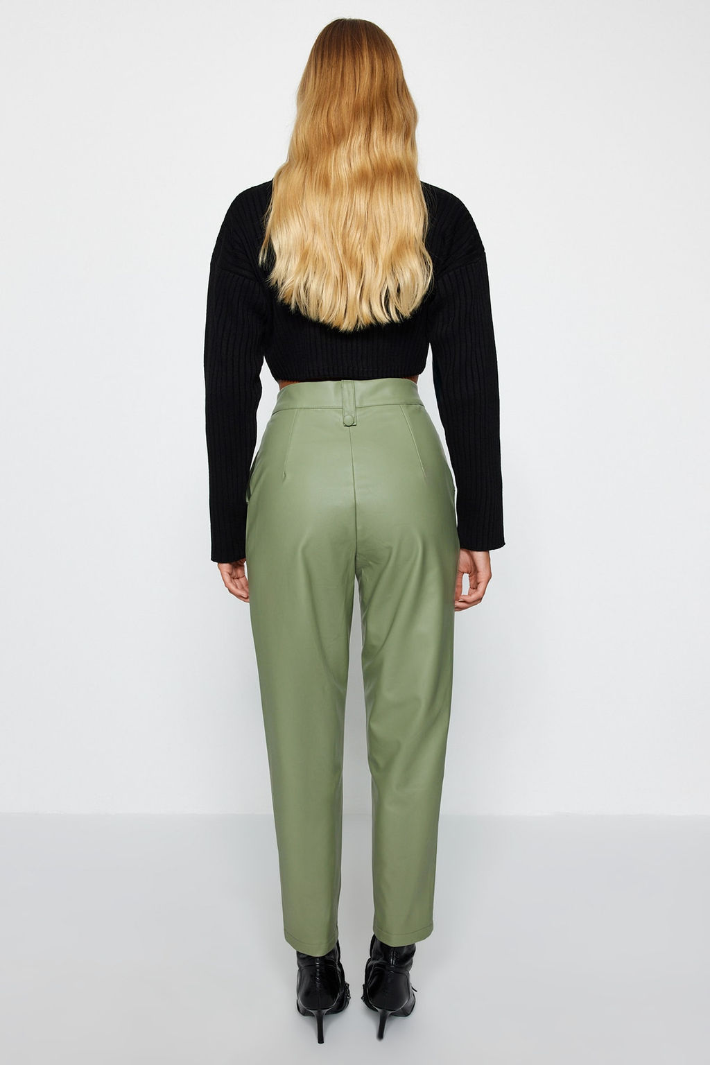 TRENDYOLMILLA Limited Edition Siyah Havuc Dokuma Onden Dugmeli Suni Deri Pantolon TWOAW22PL0083 фото 6