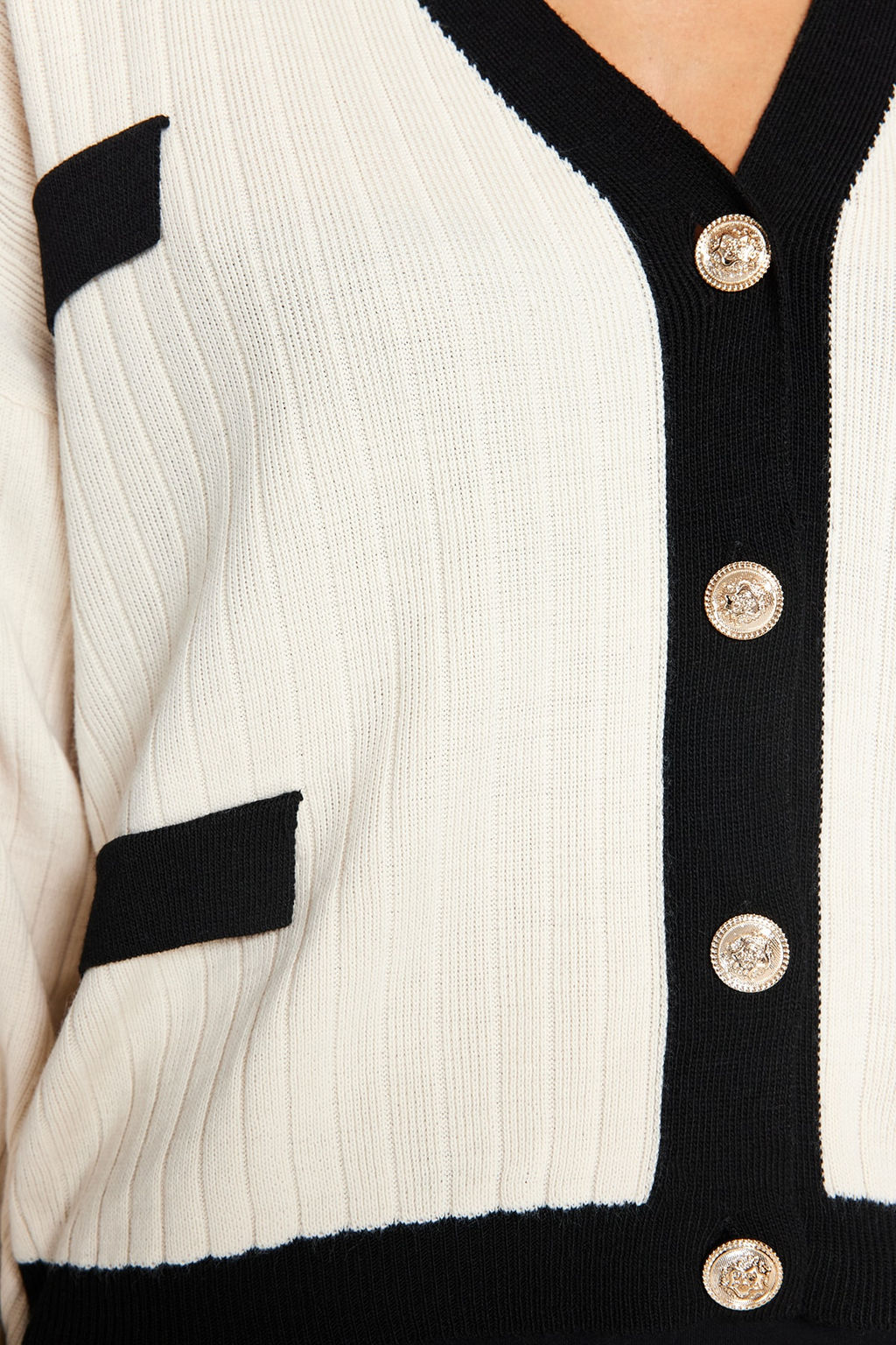 TRENDYOLMILLA Tas Renk Bloklu V Yaka Triko H?rka TWOAW24HI00161  фото 4