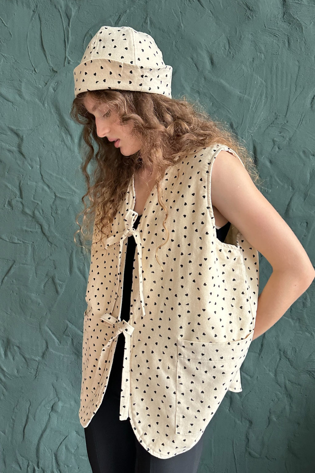 Жилет стеганый HOME109/03/Бежевый, черный