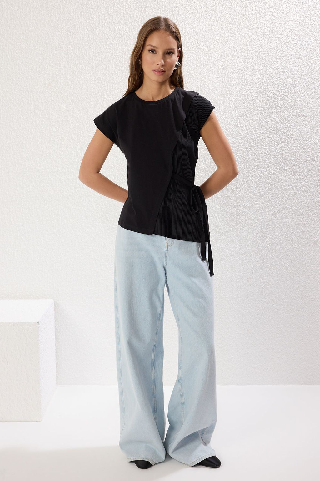 Trendyolmilla Siyah Pilise ve Baglama Detayl? Relaxed/Rahat Kal?p Orme Bluz TWOSS25BZ00094  фото 11