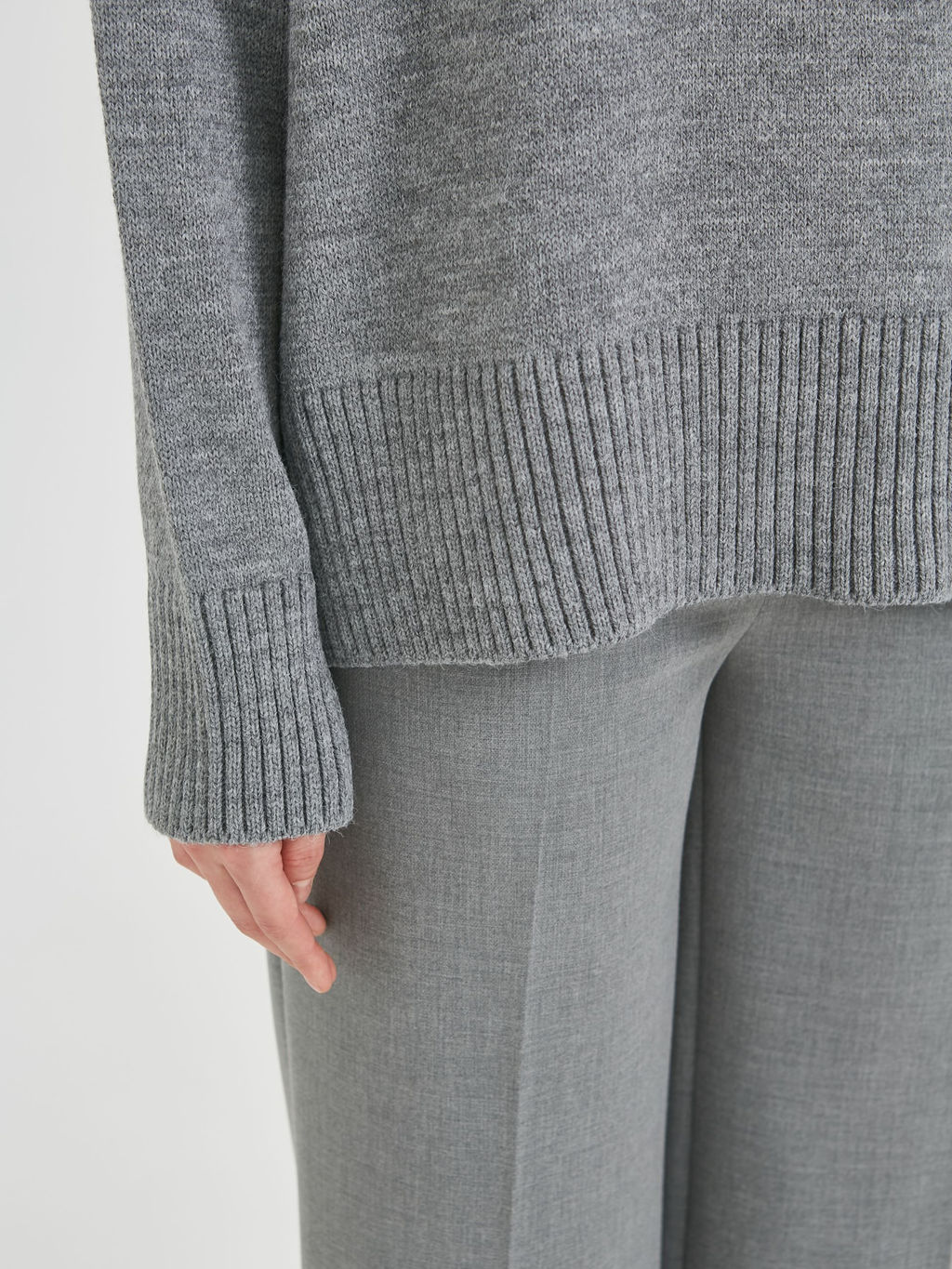 Свитер вязаный оверсайз