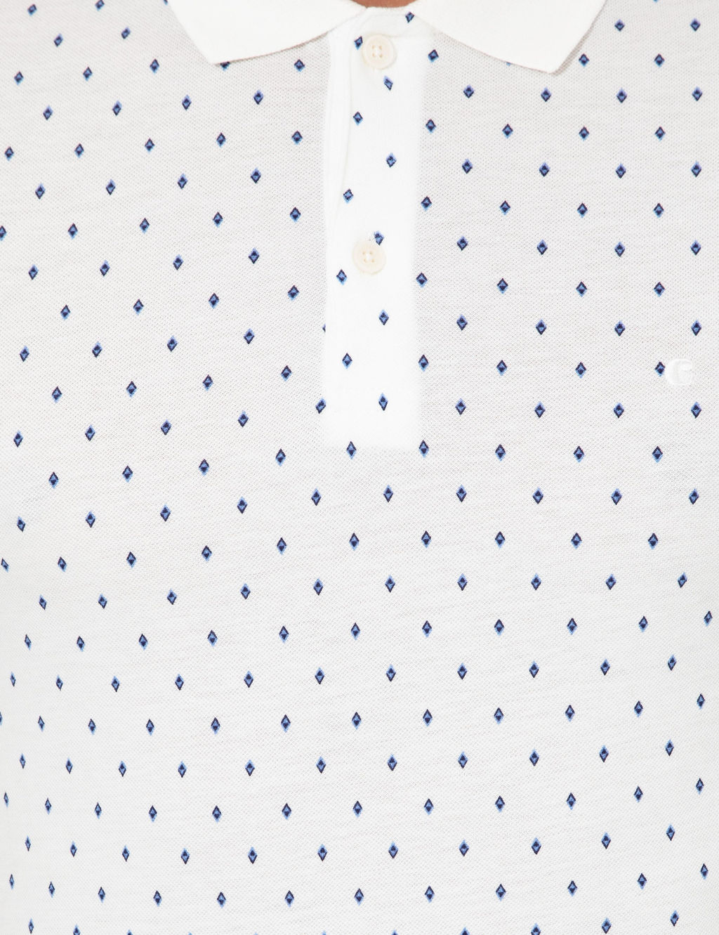 Белая футболка с воротником-поло