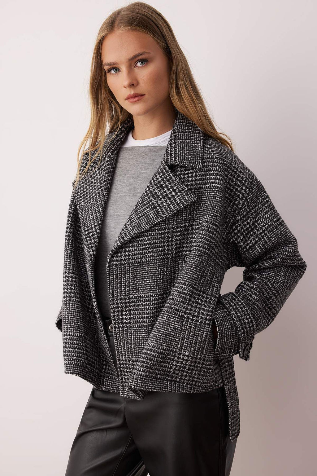 Koyu Gri Ekose Desenli Regular Kal?p Kusakl? Kase Ince Ceket Mont TWOAW26MO00134 - Trendyolmilla фото 3