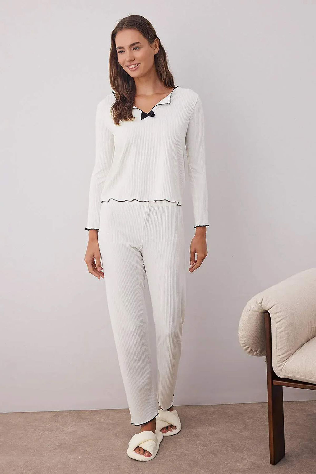 Beyaz Kurdele/Fiyonk Detayl? Fitilli Orme Pijama Tak?m? THMAW26PT00096