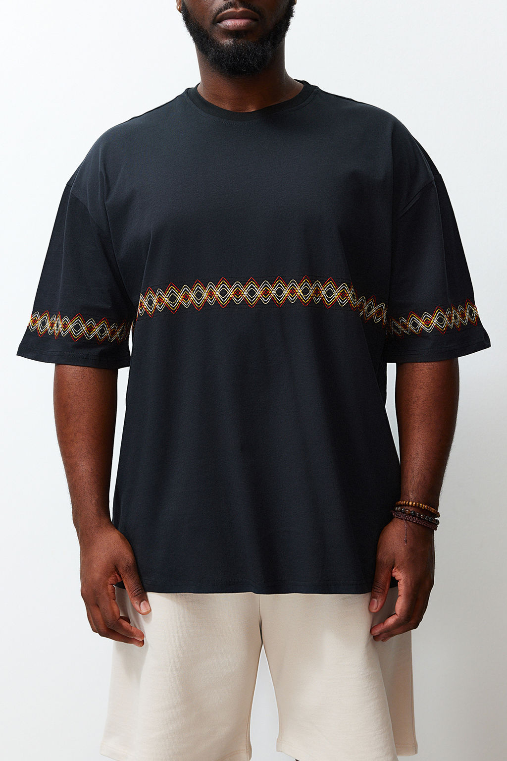 TRENDYOL MAN Buyuk Beden Siyah Oversize/Genis Kesim %100 Pamuklu Etnik Nak?sl? Rahat T-Shirt TMNSS24BF00008 - Trendyolmilla фото 4