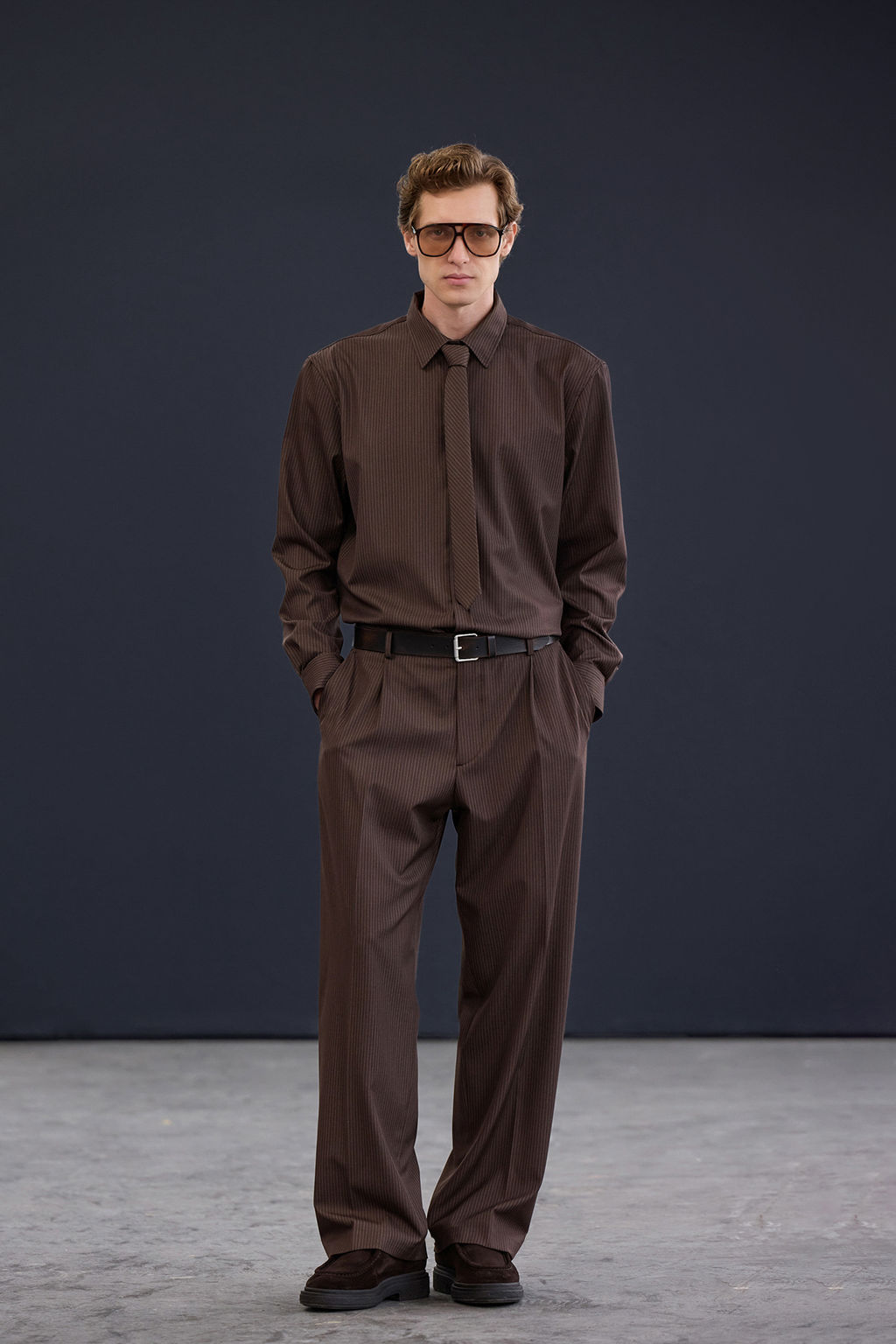 Trendyol Studio Kahverengi Oversize Cizgili Kravatl? Erkek Gomlek TMNAW26GO00014