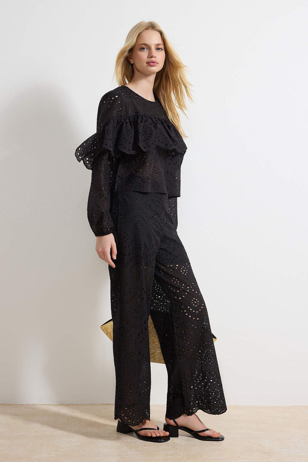 Siyah Brode Astarl? Straight/Duz Kesim Pantolon TWOSS26PL00028