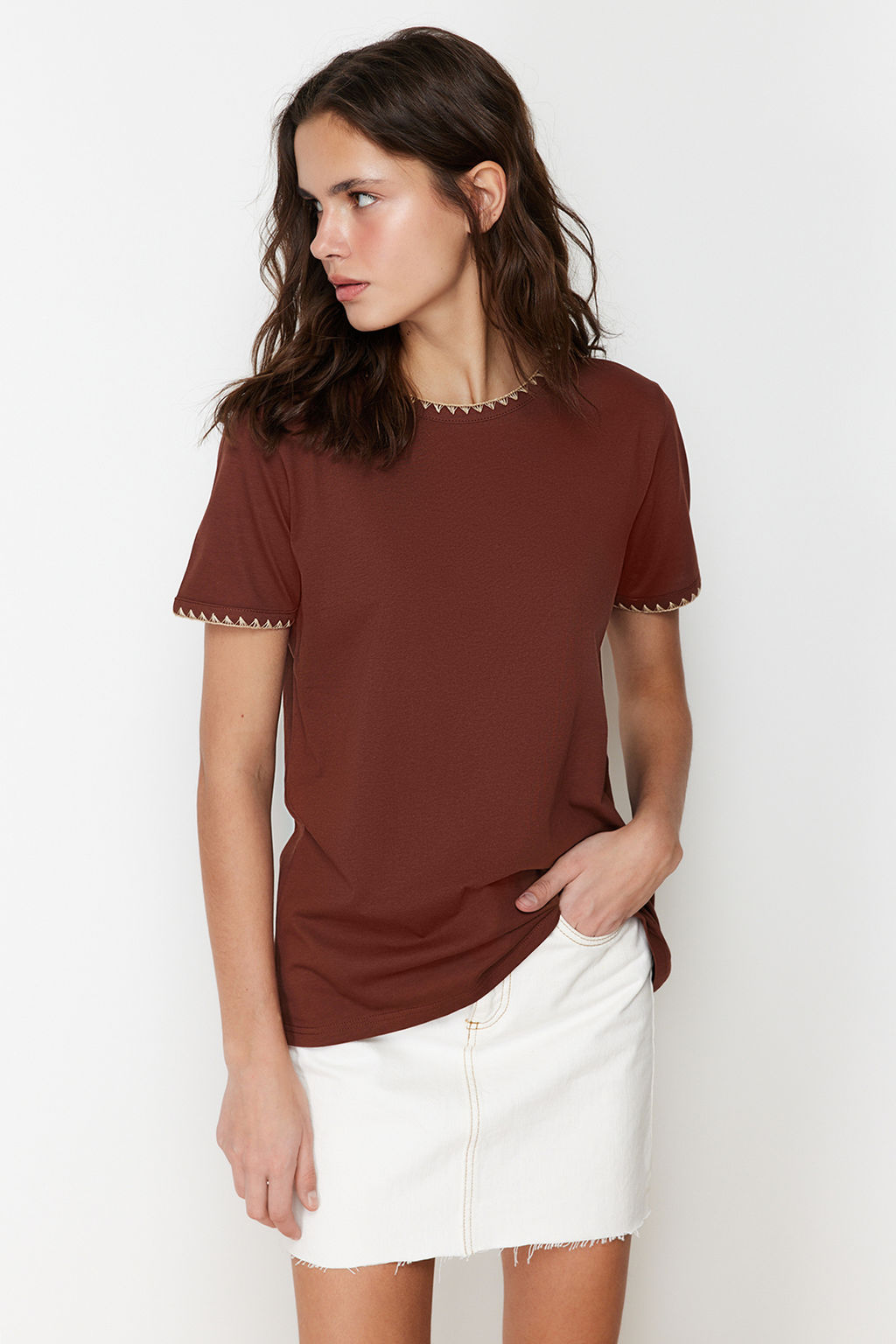 Kahverengi %100 Pamuk Kontrast Dikis Detayl? Basic Bisiklet Yaka Orme T-Shirt TWOSS19AD0085