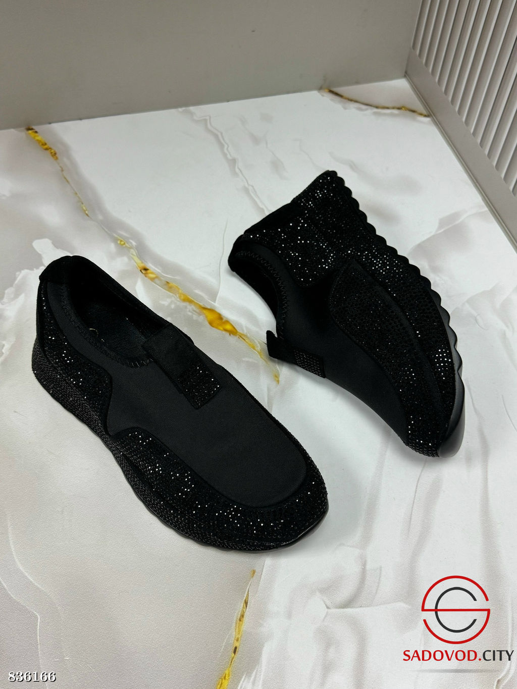 Кроссовки женские со стразами