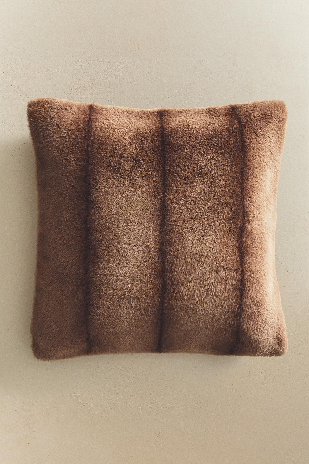 OMBR_ FAUX FUR CUSHION COVER - Zara фото 5