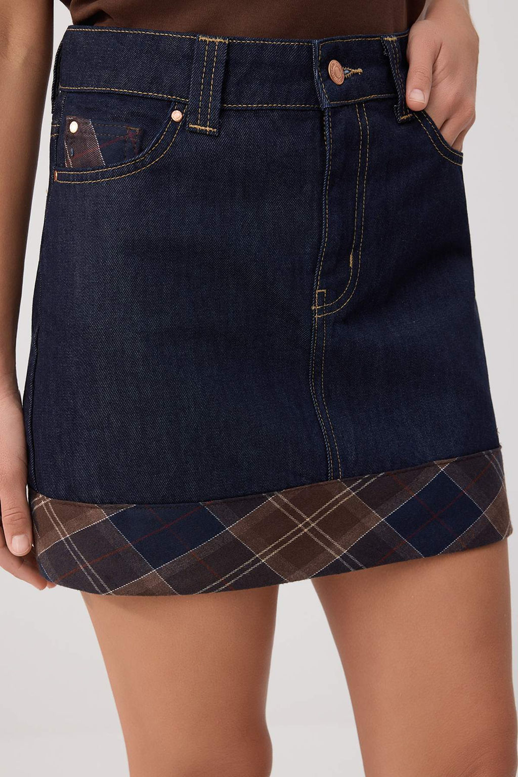Koyu Mavi Ekose Detayl_ Mini Denim Etek TWOSS26ET00067 - Trendyolmilla фото 4