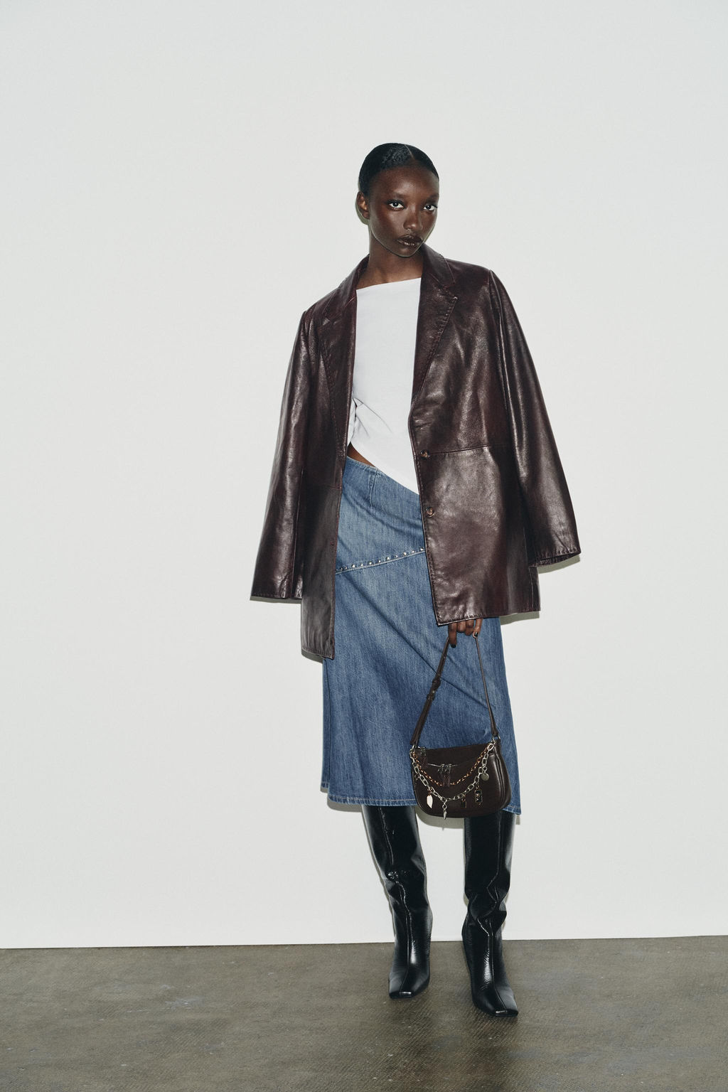 ASYMMETRIC BOAT NECK T-SHIRT