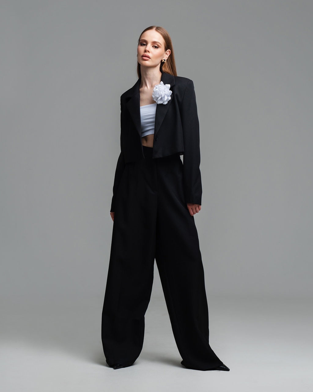 Объемная брошь из органзы