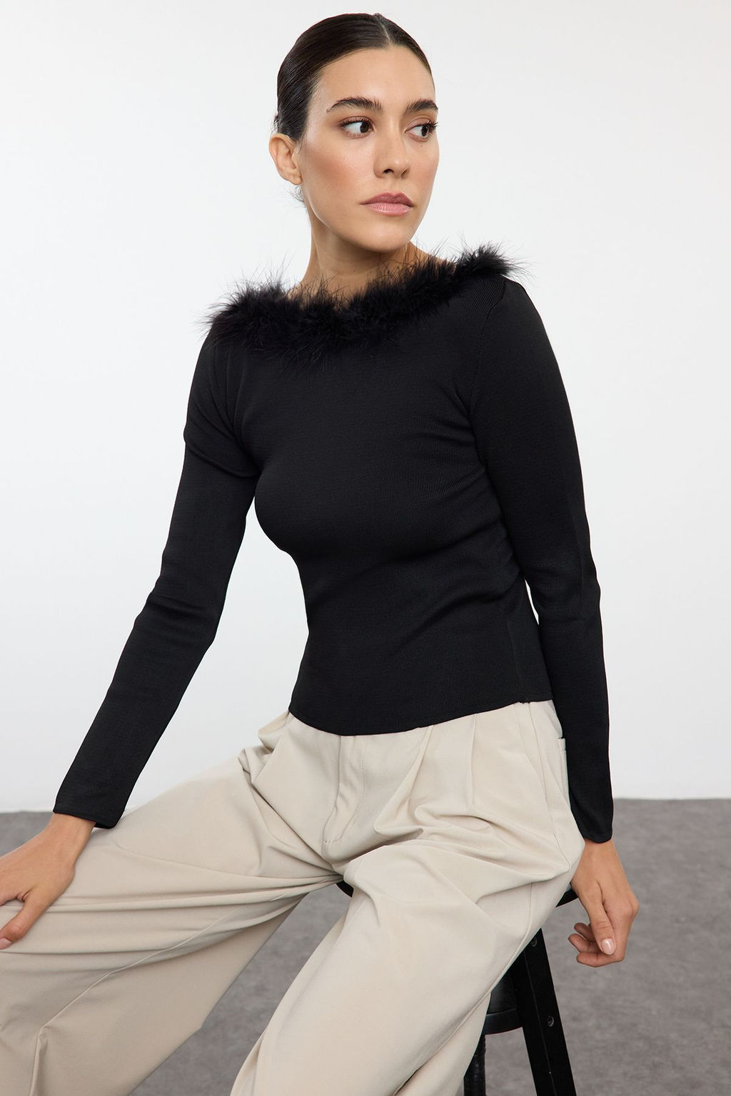 Siyah Kay?k ve Yaka Detayl?. Fitted/Vucudu Saran Triko Kazak TWOAW25KZ00132 - Trendyolmilla фото 2