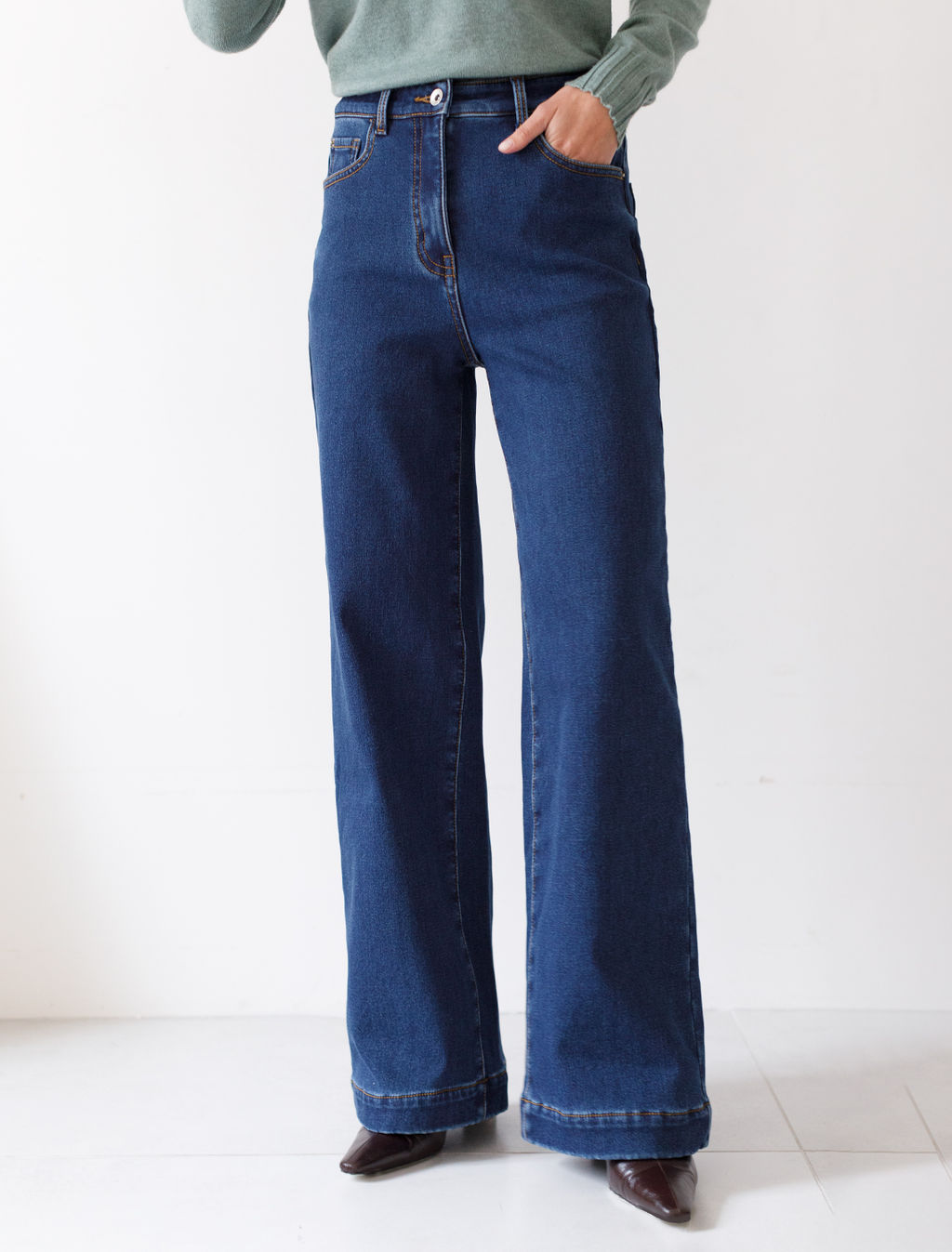 Джинсы-трубы из эластичного денима на флисе - Vilatte фото 2