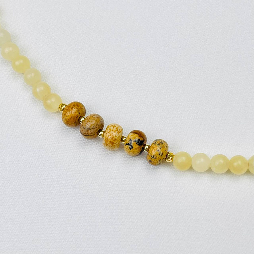 Колье из Кальцита и песочной Яшмы 38 см +