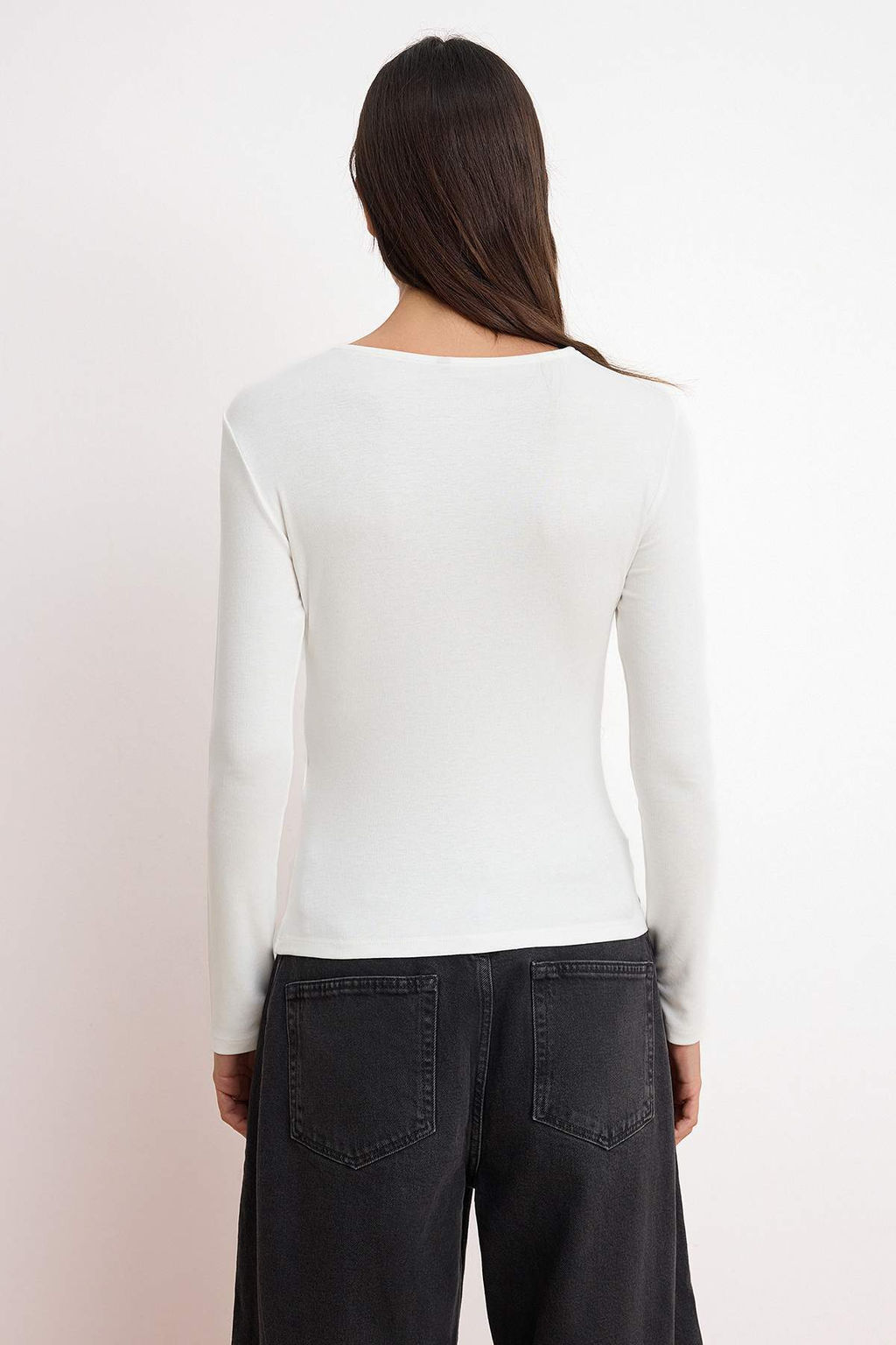 Ekru Duz Fitted Bisiklet Yaka Standart Kol Uzun Premium Yumusak Orme Bluz TWOSS26BZ00247