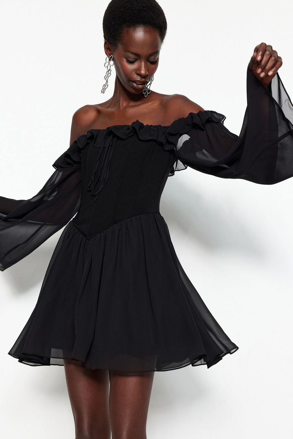 TRENDYOLMILLA Bridal Ekru A-Kesim Astarl? Volanl? Dokuma Sifon K?sa Dugun/Nikah S?k Abiye Elbise TPRSS23EL00096 фото 9