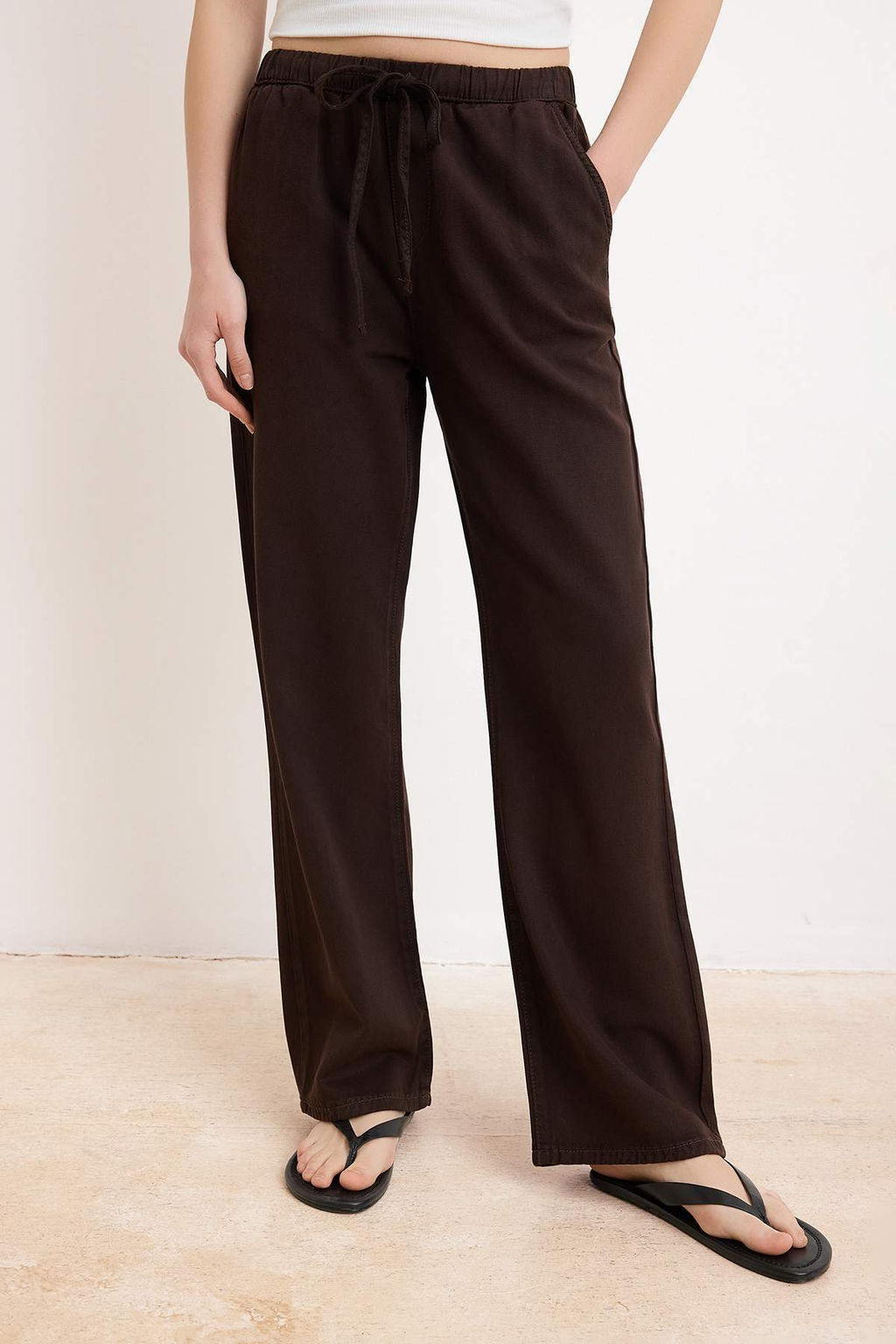 Kahverengi Beli Lastikli Tencel Kar?s?ml? Yuksek Bel Wide Leg Jeans TWOSS26JE00258 - Trendyolmilla фото 3